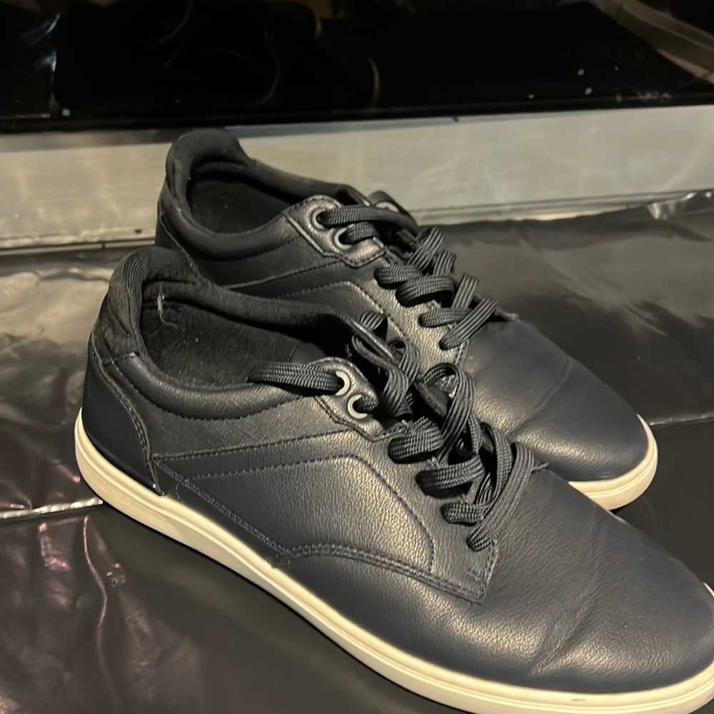 Barley worn also navy leather